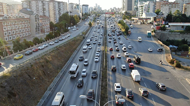 İstanbul’da trafik mesaisi başladı: Yoğunluk yüzde 65‘i gördü