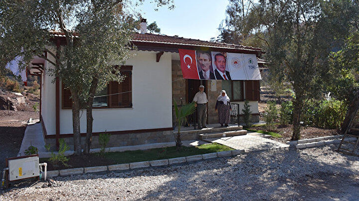 Yangında evleri küle dönmüştü yeni evlerine kavuştular: Cumhurbaşkanımızı babama benzetiyorum