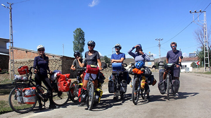 Fransadan Bayburta: 10 bin kilometre pedal çevirdiler