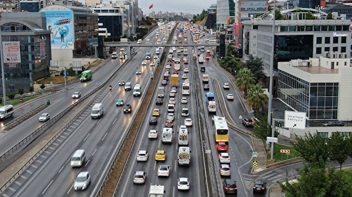 İstanbul’da yağışlar trafiği vurdu: Yoğunluk yüzde 55’i gördü