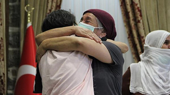 Altı buçuk yıl uğraştı PKKdan kaçan kızına kavuştu: En büyük zaferi sarıldığım an yaşadım