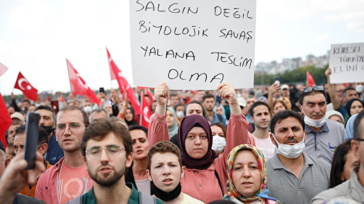 Maltepedeki aşı karşıtlarının mitingine yoğun katılım