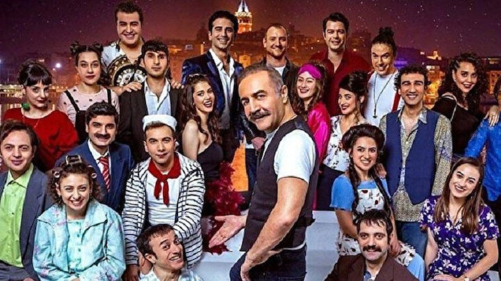 Çok Güzel Hareketler 2de adeta yaprak dökümü yaşandı: 19 oyuncu ayrıldı 39 kişilik ekip 20 kişiye düştü