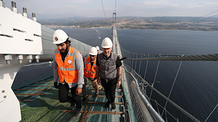 Bakan Karaismailoğlu 1915 Çanakkale Köprüsünden yürüyerek Anadoludan Avrupa kıtasına 3,5 saatte geçti