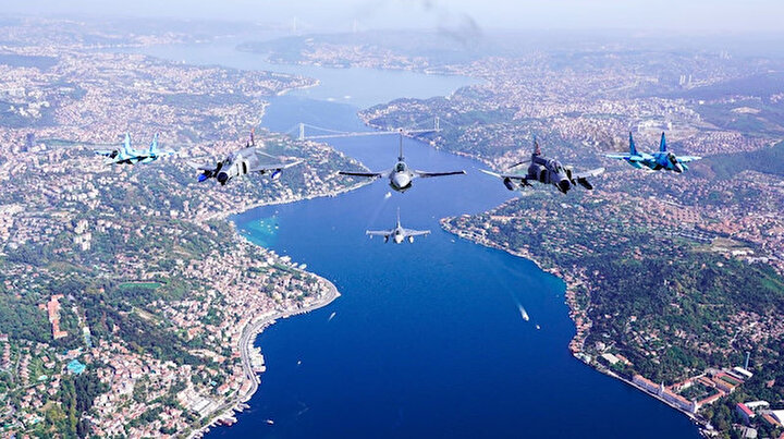 MSB paylaştı: Türkiye ve Azerbaycan uçaklarının İstanbul Boğazında selamlama uçuşu