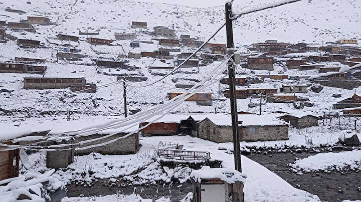 Karadenizde kar sürprizi: Uyandıklarında 15 santimetre karla karşılaştılar
