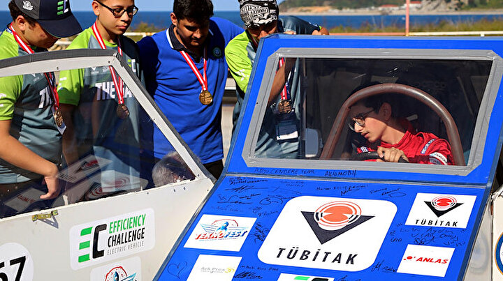 Altı günde 15 bin TL maliyetle yaptılar: Elektrikli araçla TEKNOFESTte jüri özel ödülü aldılar
