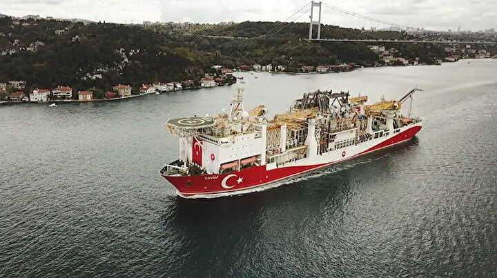 Yavuz sondaj gemisi Karadenize açıldı: İstanbul Boğazından geçişi havadan görüntülendi