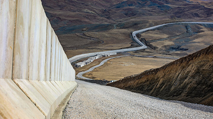 Türk Seddi: Van-İran sınırındaki güvenlik duvarının 20 kilometrelik kısmı tamamlandı
