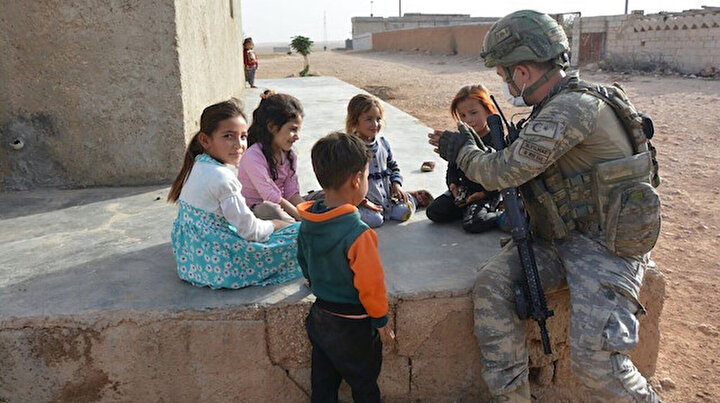 Her zaman her yerde mazlumların yanında: Mehmetçik Suriye’ye yardım elini uzatmaya devam ediyor