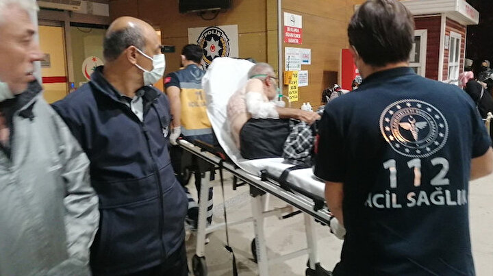 Bursada korkutan yangın: Mahsur kalan yaşlı adamı alevlerin arasından kurtardılar