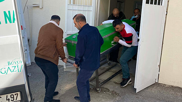 Böyle baba olmaz olsun: 500 lira nafaka istediği kocası tarafından 12 yerinden bıçaklanan kadın hayatını kaybetti