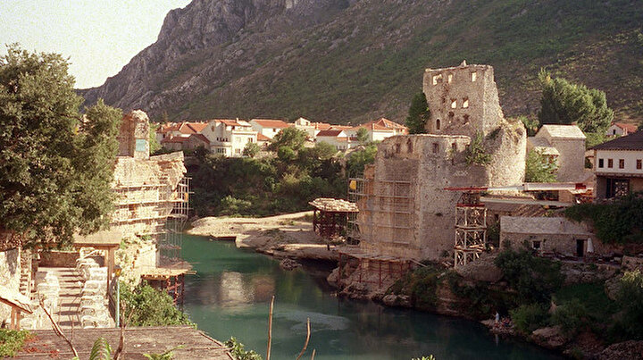 Tarihi Mostar Köprüsü 28 yıl önce bugün yıkıldı