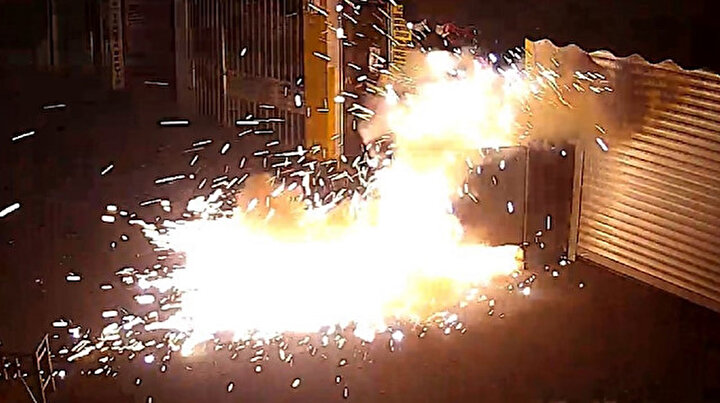 Yemek tavasını fırın kapalı olunca enerji panosuna bıraktı: Pano bomba gibi patladı
