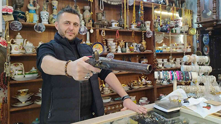 10 bin dolara alıcı bekliyor: Osmanlı döneminden kalma ve altın süslemeli