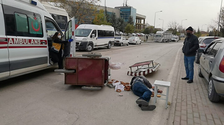 Bursada 70 kilometre hızla esen rüzgarda uçan tezgah simitçinin kafasına çarptı