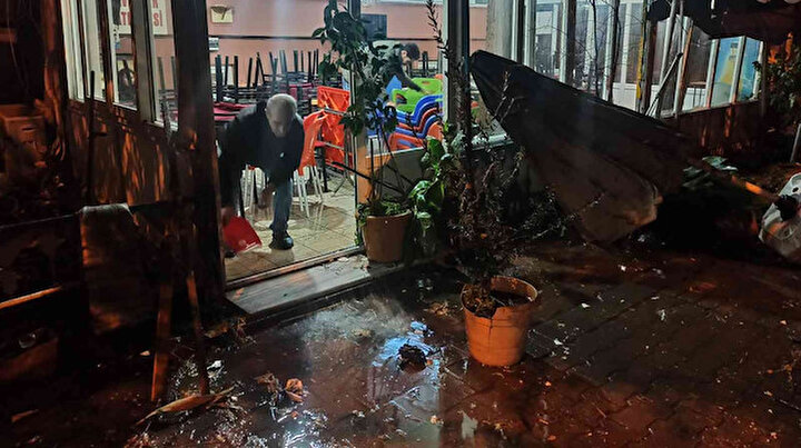 20 yıldır böylesini görmedik: Deniz taştı tekneler, ev ve iş yerleri su altında kaldı