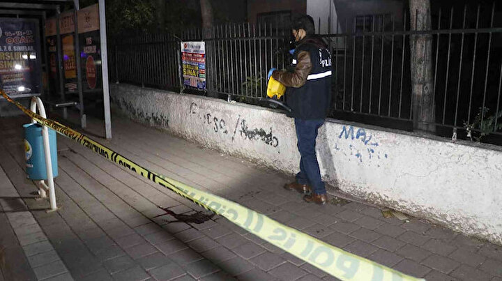 Adana'da korkunç olay: Kaldırımda beklediği sırada silahlı saldırıya  uğrayan genç ağır yaralandı - Yeni Şafak