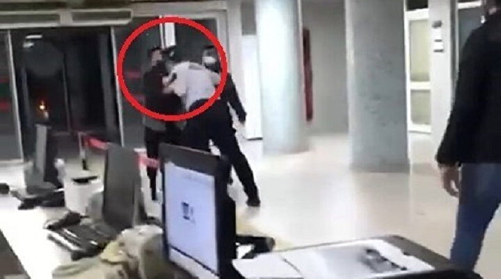 Güvenlikçi hastaya kafa attı acil servis karıştı