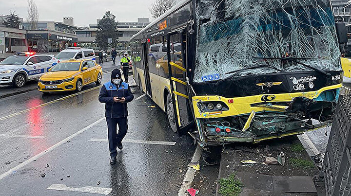 İstanbulda İETT otobüsleri çarpıştı: Sekiz yolcu yaralandı