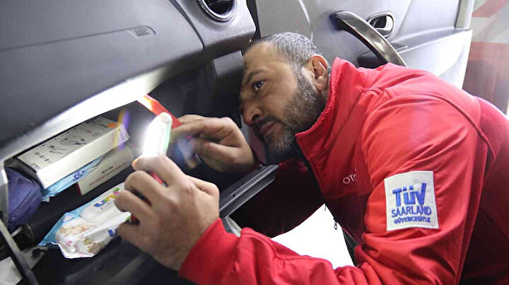 Hava yastığı yerinden çıkanlar pes dedirtti