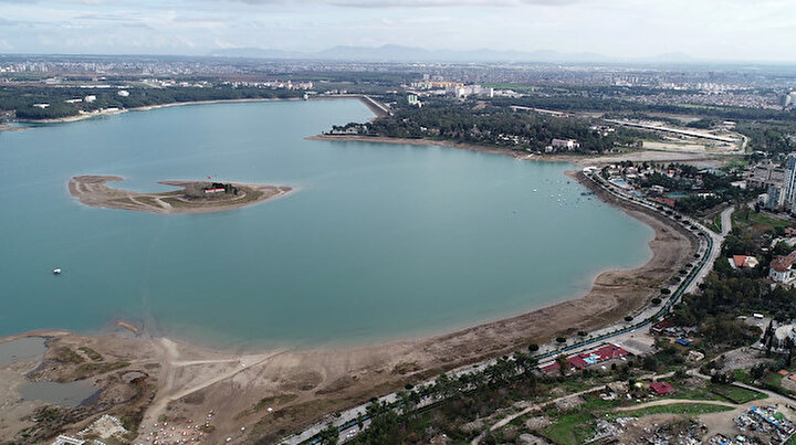 Seyhan Baraj Gölünün seviyesi yükseldi: Sevgi Adası’nın yolu suya gömüldü