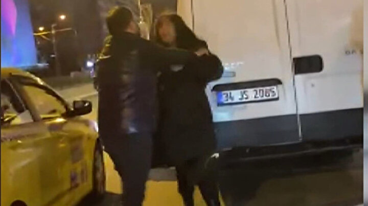 İstanbulda taksici kadın turisti önce kaçırdı sonra darbetti