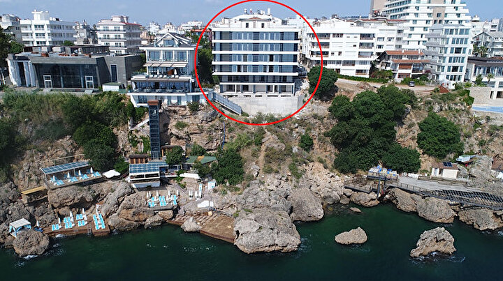 Falezlerde denize sıfır bina için yıkım kararı