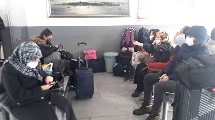 Vatandaşlar otogarda mahsur kaldı: Çıkış yasak esir miyiz?