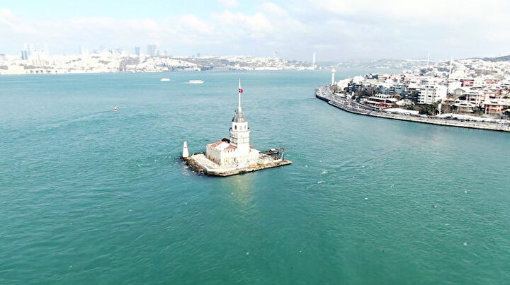 İstanbul Boğazı turkuaza büründü