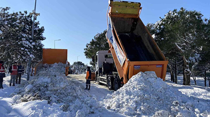 Alibey Barajına kamyonlarla kar taşınıyor: Su seviyesi yüzde 34e çıktı