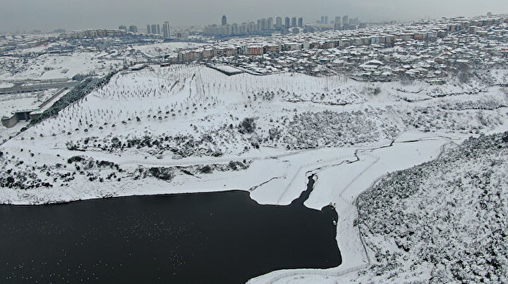 İstanbulun barajları beyaz örtüyle kaplandı: Karın erimesiyle büyük artış bekleniyor