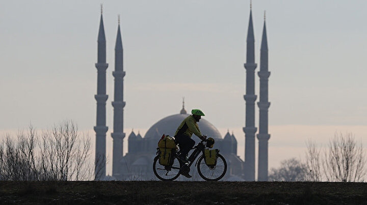 Almanyadan Türkiyeye bisikletle geldi: Yol boyunca camileri tanıttı