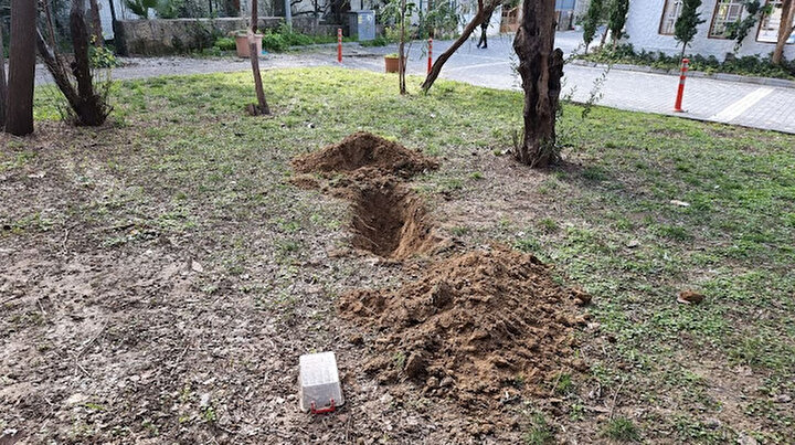 Mezar kazılıyor ihbarı ile olay yerine giden ekipler korkunç cinayet ile karşılaştı