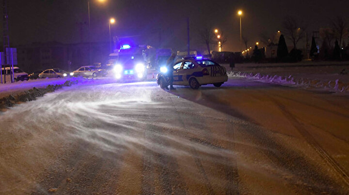 Konyada yoğun kar sonrası tipi çıktı: Komşu illere kara yolu bağlantısı kesildi