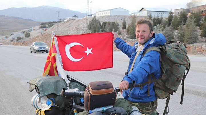Komada kaldığı 1 yılın ardından bisikletle Dünya turuna çıktı