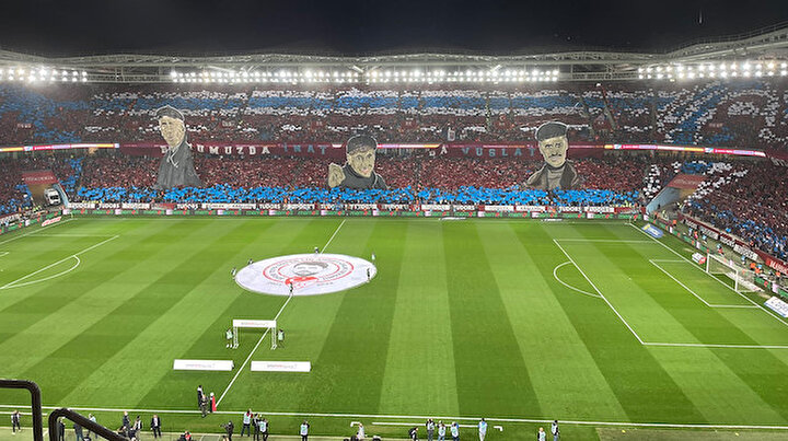 Trabzonspor taraftarından Şampiyonluk Koreografisi