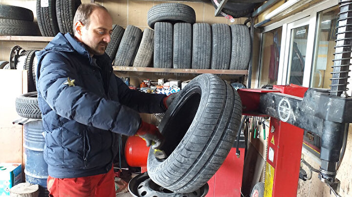 Zonguldakta 15 yıldır görmeden lastik tamir ediyor