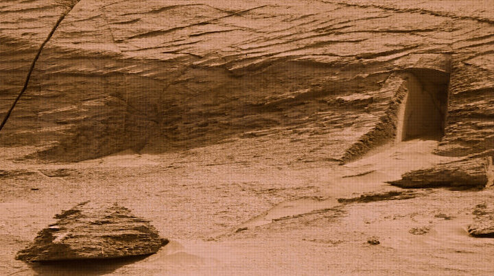 NASAnın gizemli Mars fotoğrafı merak uyandırdı: Kapıya benzetiliyor