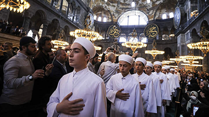 Hafızlıklarını tamamlayan 35 öğrenci Ayasofya-i Kebir Camiinde icazet aldı