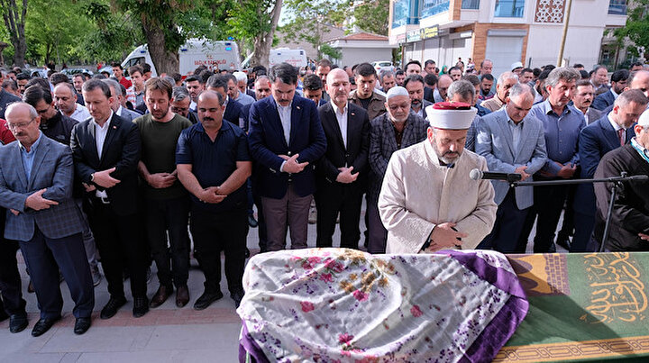 Niğdedeki kazada vefat eden genç İlaydaya veda: Bakan Soylu ve Kurum da cenazeye katıldı