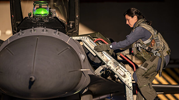 Savaşan Şahin F-16lar kadın pilotların kumandasında vatanı koruyor