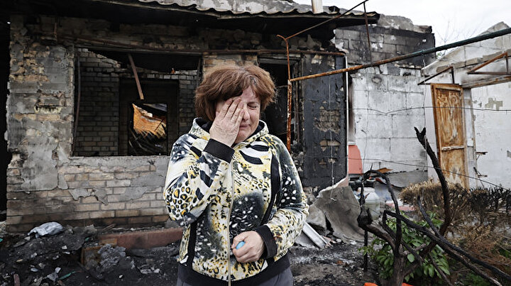 Savaşın en acı yüzü: Yerle bir olan evlerinin önünde gözyaşı döktüler