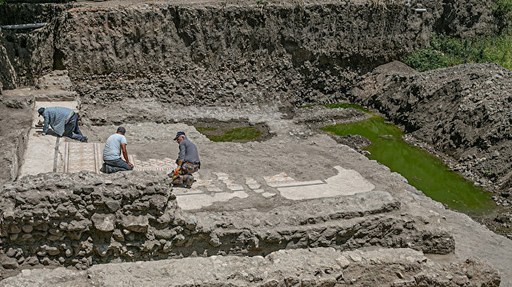 Hataydaki inşaat kazısında Roma dönemi villa kalıntısı ve taban mozaiği bulundu