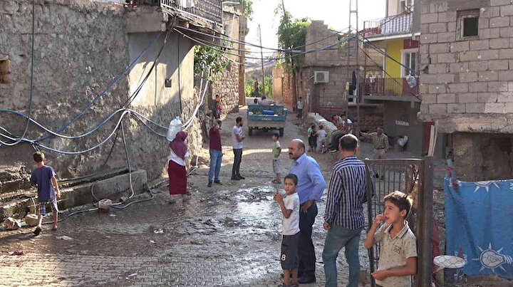 Yer altından gelen ürkütücü sesler köylüleri uykusuz bıraktı: Gece aniden oluyor bütün evler sallanıyor