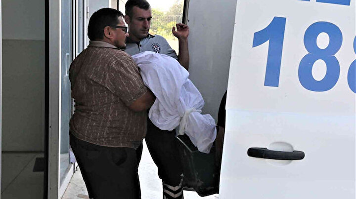 Bir amcanın en zor anı: Balkondan düşerek hayatını kaybeden yeğenin cenazesini kollarında taşıdı