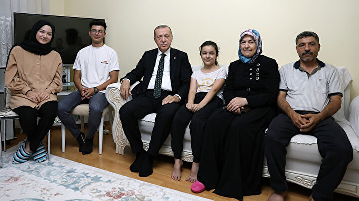 Cumhurbaşkanı Erdoğandan sürpriz ziyaret: Çaşmaz ailesinin çay davetini geri çevirmedi