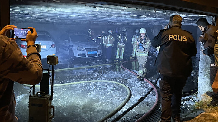 İstanbul Ümraniye’de kapalı otoparkta yangın: Altı araç yandı