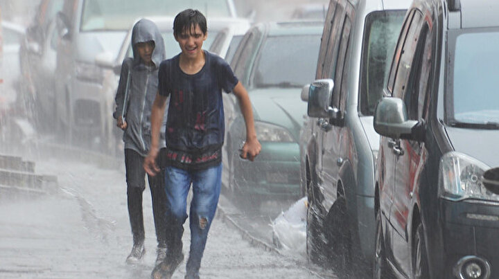 Meteorolojiden kuvvetli yağış uyarısı: Sel tehlikesine dikkat!