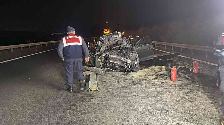 Kamyona çarpan lüks otomobil metrelerce sürüklendi: Feci kazada bir kişi öldü